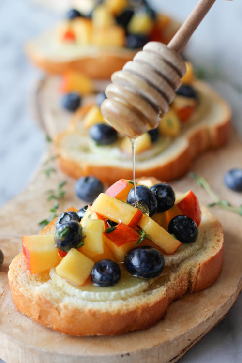 Goat Cheese Crostini with Blueberry and Peach