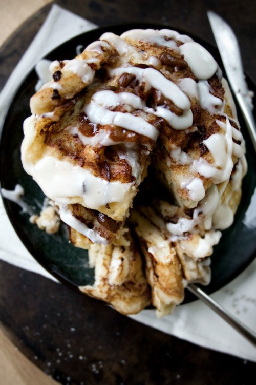 Coconutty Cinnamon Roll Pancakes / Recipe