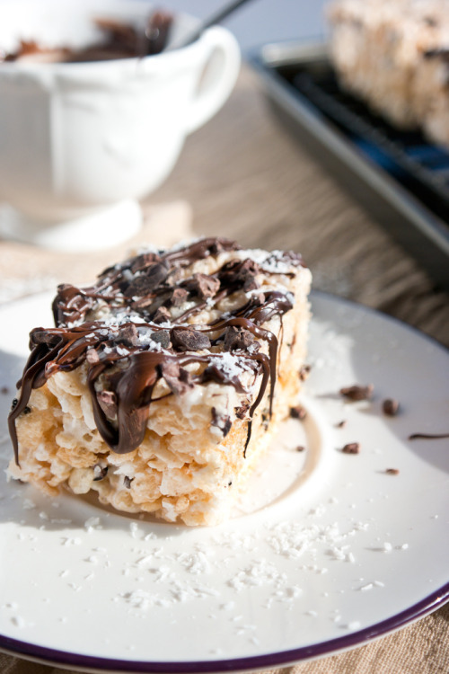 vTasty- Visually Tasty Food Blog Coconut Cocoa Nib Rice Krispie Treats via Tumblr