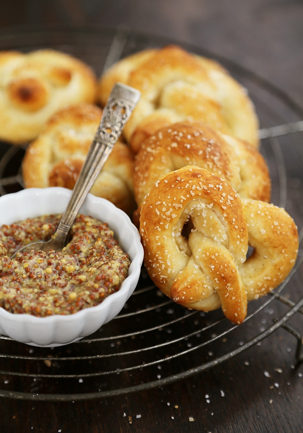 Easy Mini Soft Pretzels and Cheese Sauce